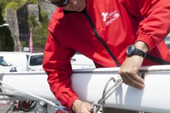 Changement du mat de Yann Elies (Groupe Queguiner) suite à son dematage lors de la 1ere etape de la Solitaire du Figaro Eric Bompard Cachemire 2014 - Plymouth le 12/06/2014