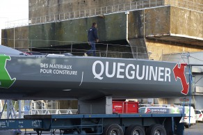 23 juin 2015, Lorient, mise à l'eau du monocoque 60 pieds IMOCA Queguiner, skipper, Yann Elies.