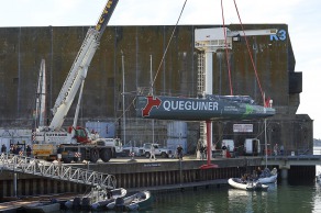 23 juin 2015, Lorient, mise à l'eau du monocoque 60 pieds IMOCA Queguiner, skipper, Yann Elies.