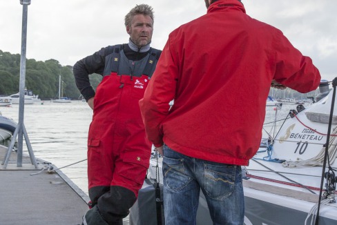 Arrivée Yann Elies à Falsmouth après son dématage La Solitai