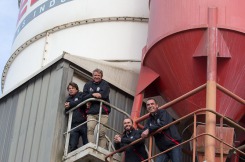 L'équipe du Queguiner Sailing Team en visite chez Quéguiner