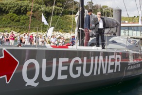 Bapteme du monocoque Imoca Groupe Queguiner-Leucemie Espoir - skipper : Yann Elies - Roscoff le 05/07/2015