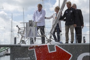 Bapteme du monocoque Imoca Groupe Queguiner-Leucemie Espoir - skipper : Yann Elies - Roscoff le 05/07/2015