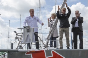 Bapteme du monocoque Imoca Groupe Queguiner-Leucemie Espoir - skipper : Yann Elies - Roscoff le 05/07/2015