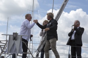 Bapteme du monocoque Imoca Groupe Queguiner-Leucemie Espoir - skipper : Yann Elies - Roscoff le 05/07/2015