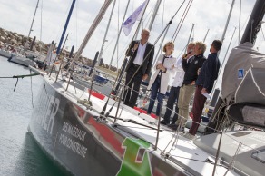 Bapteme du monocoque Imoca Groupe Queguiner-Leucemie Espoir - skipper : Yann Elies - Roscoff le 05/07/2015