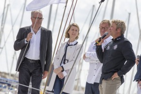 Bapteme du monocoque Imoca Groupe Queguiner-Leucemie Espoir - skipper : Yann Elies - Roscoff le 05/07/2015