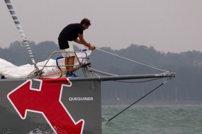 Le monocoque Imoca Groupe Queguiner-Leucemie Espoir (Yann Elies) au depart de l Artemis Challenge 2015 - Cowes, Ile de Wight, Angleterre - le 13/08/2015