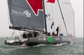 Le monocoque Imoca Groupe Queguiner-Leucemie Espoir (Yann Elies) au depart de l Artemis Challenge 2015 - Cowes, Ile de Wight, Angleterre - le 13/08/2015