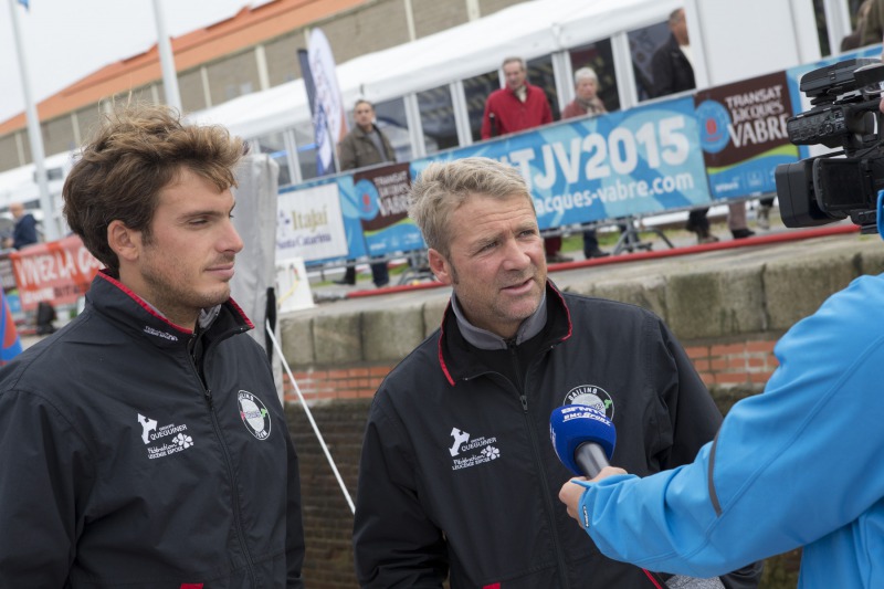 Ambiance a bord du monocoque Imoca Groupe Queguiner-Leucemie Espoir (Skipper : Yann Elies) avant le depart de la Transat Jacques Vabre 2015 - Le Havre le 22/10/2015