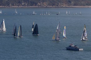 Depart du monocoque Imoca Groupe Queguiner-Leucemie Espoir (Skipper : Yann Elies) lors de la Transat Jacques Vabre 2015 - Le Havre le 25/10/2015