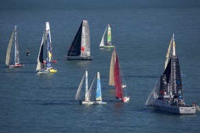 Depart du monocoque Imoca Groupe Queguiner-Leucemie Espoir (Skipper : Yann Elies) lors de la Transat Jacques Vabre 2015 - Le Havre le 25/10/2015