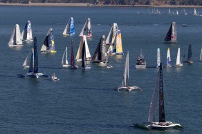 Depart du monocoque Imoca Groupe Queguiner-Leucemie Espoir (Skipper : Yann Elies) lors de la Transat Jacques Vabre 2015 - Le Havre le 25/10/2015