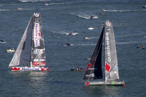 Depart du monocoque Imoca Groupe Queguiner-Leucemie Espoir (Skipper : Yann Elies) lors de la Transat Jacques Vabre 2015 - Le Havre le 25/10/2015