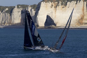 Depart du monocoque Imoca Groupe Queguiner-Leucemie Espoir (Skipper : Yann Elies) lors de la Transat Jacques Vabre 2015 - Le Havre le 25/10/2015