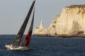 Depart du monocoque Imoca Groupe Queguiner-Leucemie Espoir (Skipper : Yann Elies) lors de la Transat Jacques Vabre 2015 - Le Havre le 25/10/2015