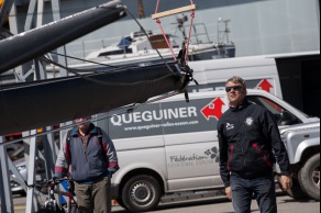 Mise a l eau du monocoque Imoca Queguiner-Leucemie Espoir - Skipper : Yann Elies - Lorient le 18/04/2016