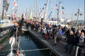 Ambiance sur les pontons du Vendee Globe 2016 avant le depart - Yann Elies, skipper de l Imoca Queguiner-Leucemie Espoir - Les Sables d'Olonne le 02/11/2016