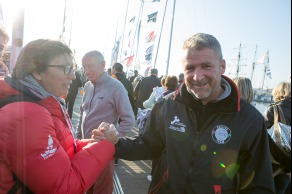 Ambiance sur les pontons du Vendee Globe 2016 avant le depart - Yann Elies, skipper de l Imoca Queguiner-Leucemie Espoir - Les Sables d'Olonne le 02/11/2016