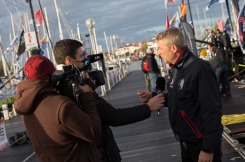 Ambiance sur les pontons du Vendee Globe 2016 - Yann Elies, skipper de l Imoca Queguiner-Leucemie Espoir - Les Sables d Olonne le 05/11/2016