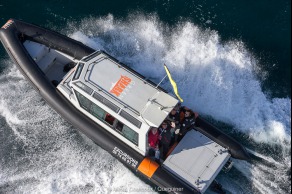 Yann Elies, skipper de l Imoca Queguiner-Leucemie Espoir lors du depart du Vendee Globe 2016 - Les Sables d'Olonne le 06/11/2016