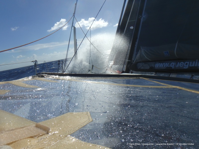 Photo sent from the boat Queguiner - Leucemie Espoir, on November 11th, 2016 - Photo Yann Elies

Photo envoyée depuis le bateau Queguiner - Leucemie Espoir  le 11 Novembre 2016 -  Photo Yann Elies

ça mouille