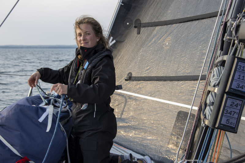 Élodie Bonafous à bord du figaro Quéguiner - La Vie en Rose